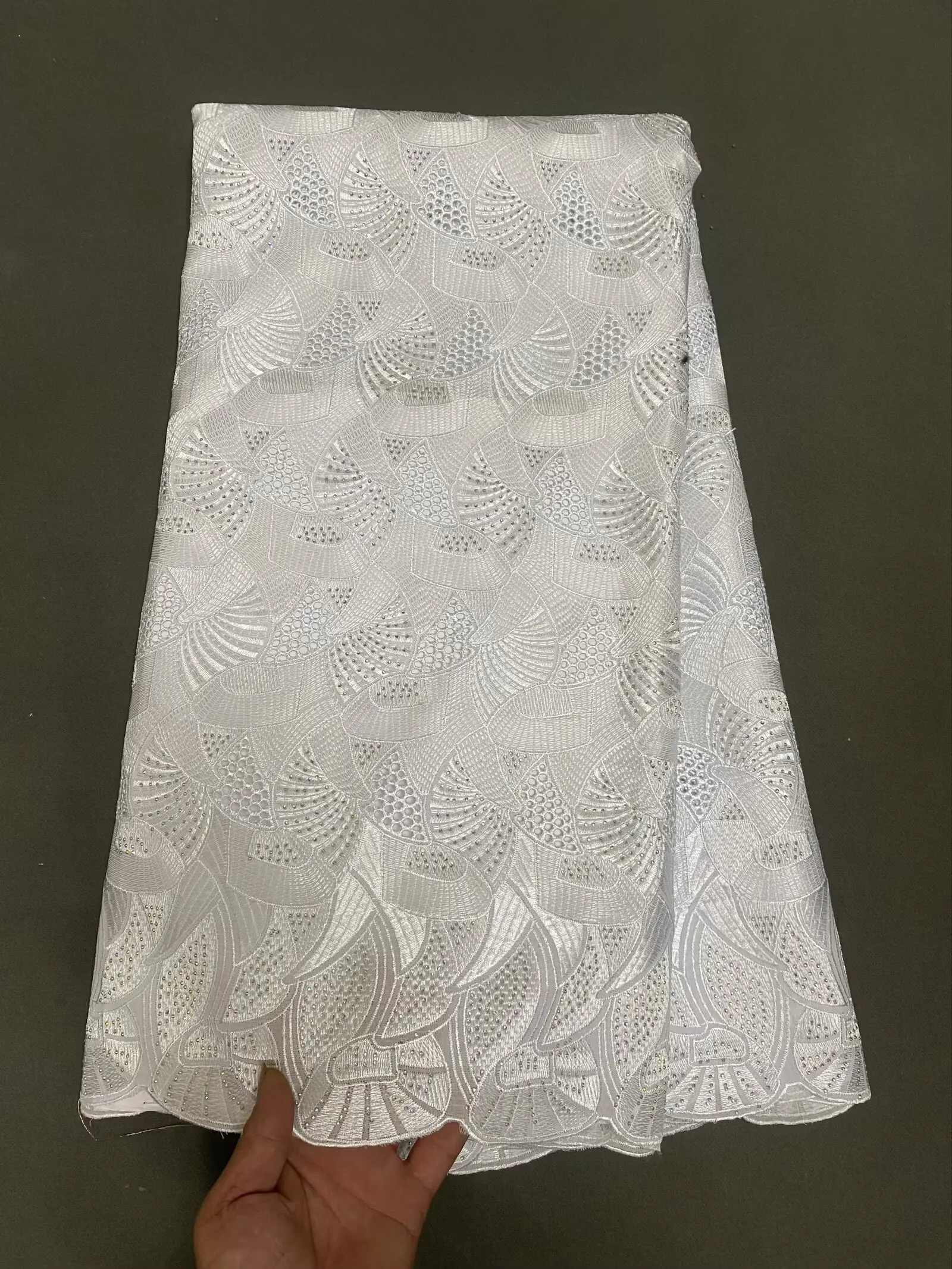 حار بيع أحدث الأفريقي النيجيري فرنسا السويسري أقمشة الدانتيل بالحجارة 2025 الراقية القطن للعروس حفل زفاف خياطة فساتين