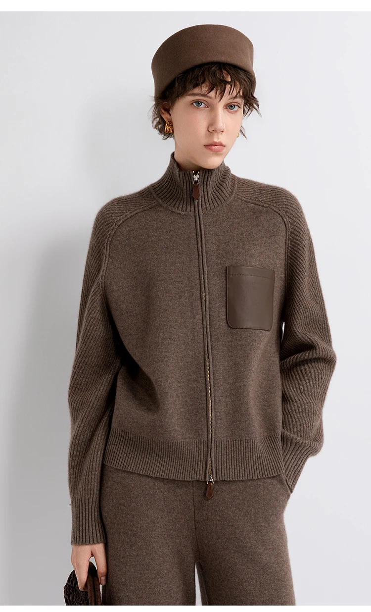 TY862152 Damen-Strickjacke aus Wolle-Kaschmir-Mischung mit Stehkragen und Reißverschluss, 100% Lammfell, Brusttasche, gerippter Saum, LP Quiet Luxury Herbst – Detail 8