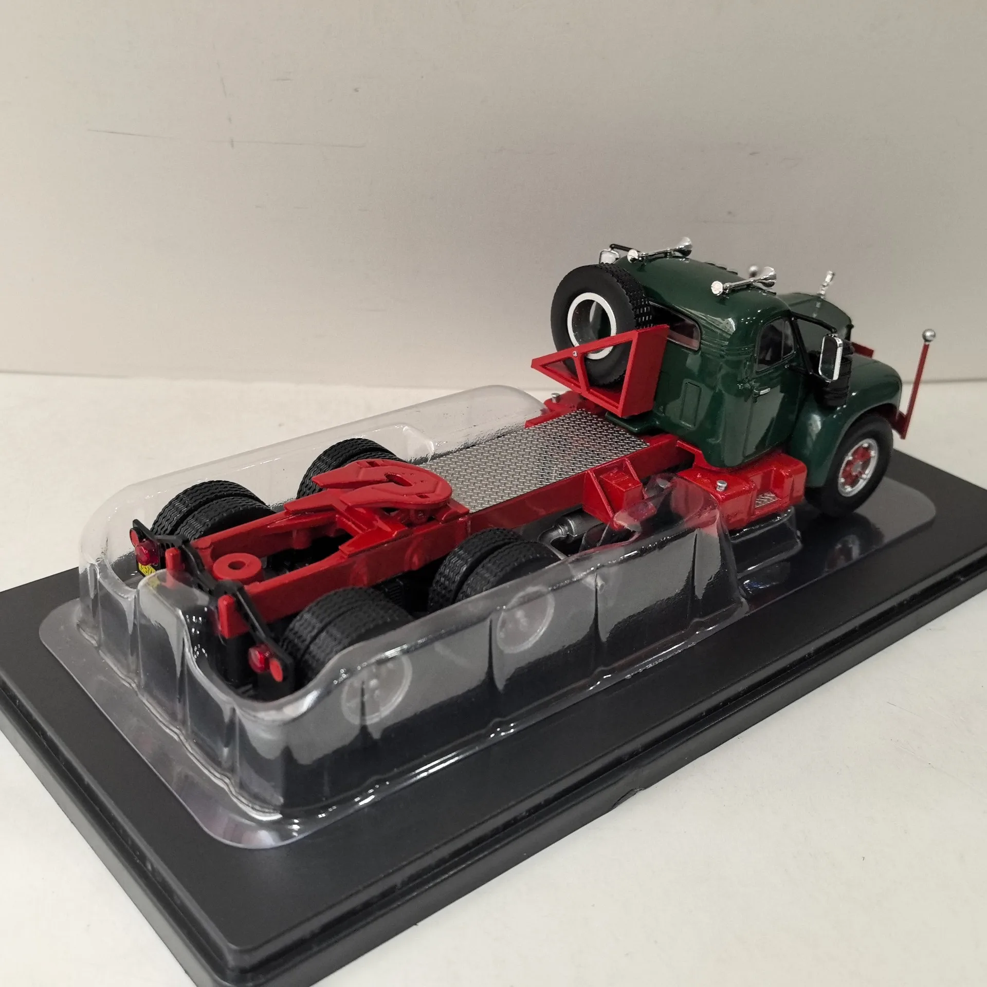 รถบรรทุก MACK B 61 ปี 1953 รุ่น Diecast IXO สเกล 1:43 ของเล่นสะสม ของที่ระลึก ของขวัญ ตกแต่งโชว์