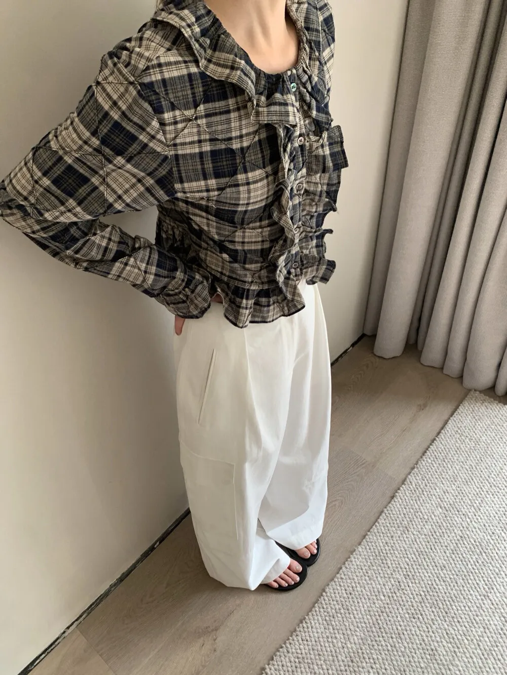

Lilian Korean Style Plaid Atmosphere Sense Wood Ear Women's Shirt 7 Meter Commute Style Loose Fit Long Sleeve Neck