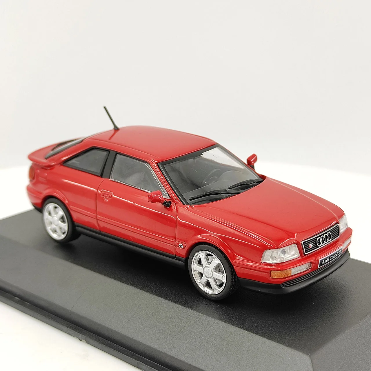 Modèle de voiture en alliage rouge Audi Coupe S2, échelle 1:43,