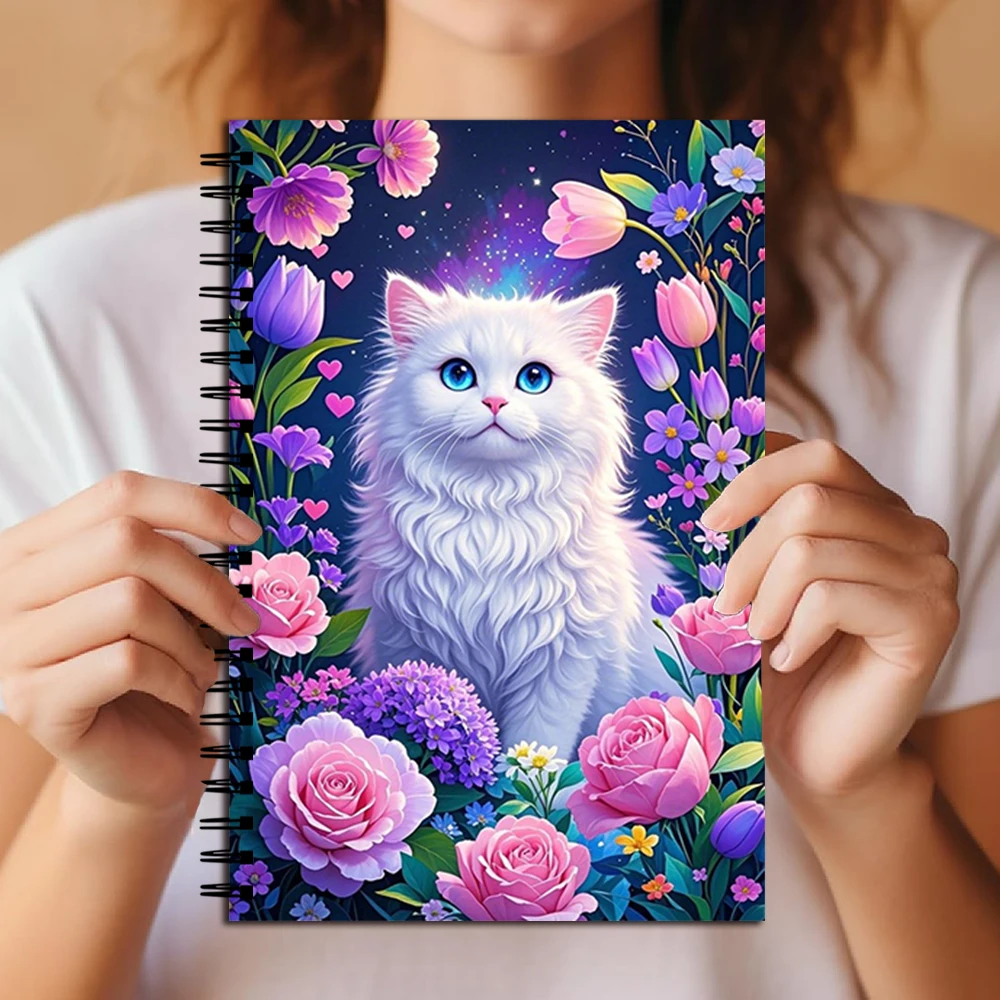 Weißes, flauschiges Spiral-Notizbuch mit blauen Katzenaugen – Hardcover-Notizbuch mit Blumenmuster, perfektes Geschenk für Katzenliebhaber