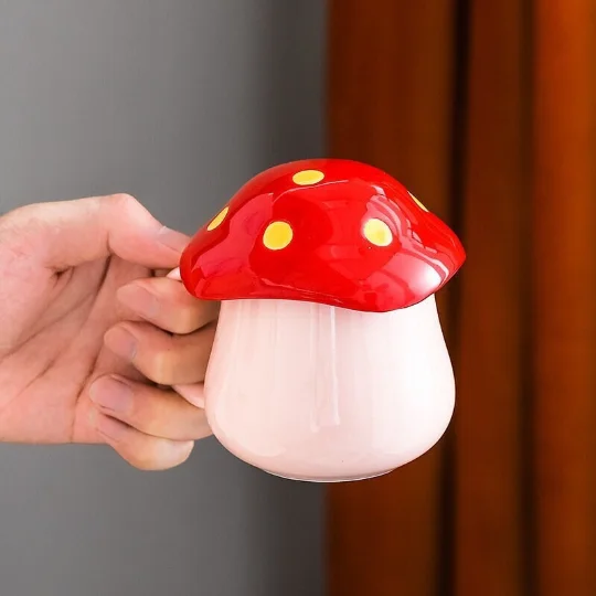 

LUWU Ceramic Cute Mushroom Cup Personalized Breakfast Milk Cup with Lid 300 ml