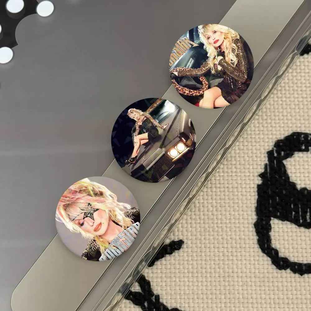 Singer D-Dolly P-Parton Badges Soft Button Pin Bright Printed Icon Gift For Friends Badge Collar Brooch Lapel Pin Metal
