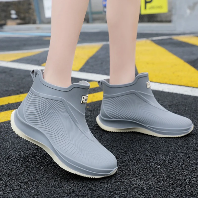 New Short Tube Rain Shoes Women Four Seasons Durable Waterproof Anti Slip Rubber Shoes Outdoor Anti Slip Waterproof Casual Shoes