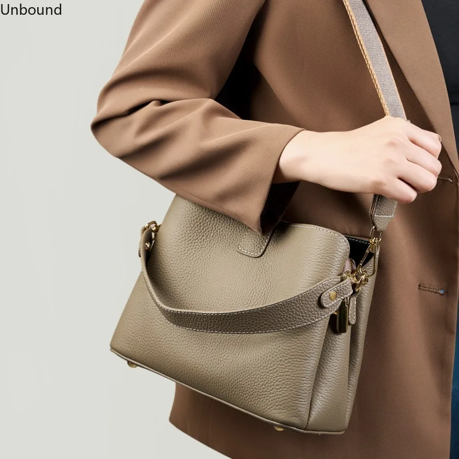 

Новая модная женская сумка-тоут из натуральной кожи класса люкс, из высококачественной воловьей кожи, большая вместительная сумка через плечо для повседневного использования, шикарная и стильная.