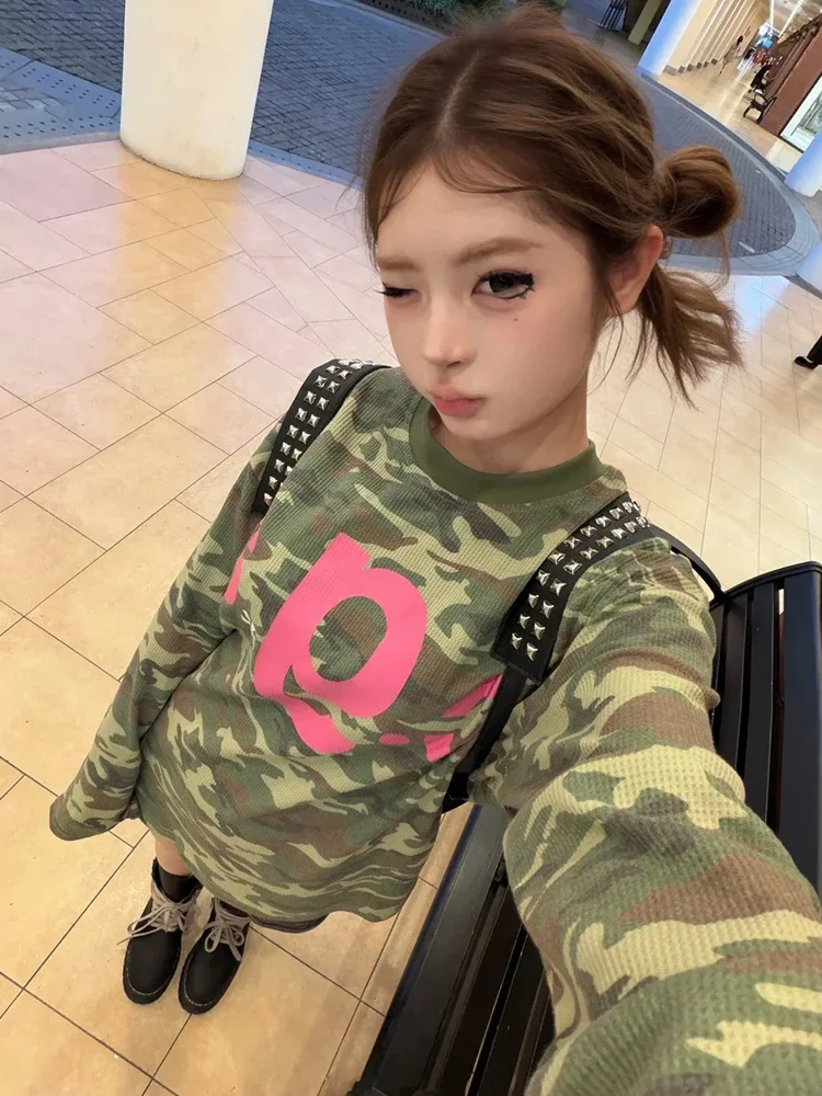 Tonngirls Y2k Vintage Camo T-shirt Women Long Sleeve 3D Print Tee Streetwear American Retro Pink Letter Print Graphic Tops