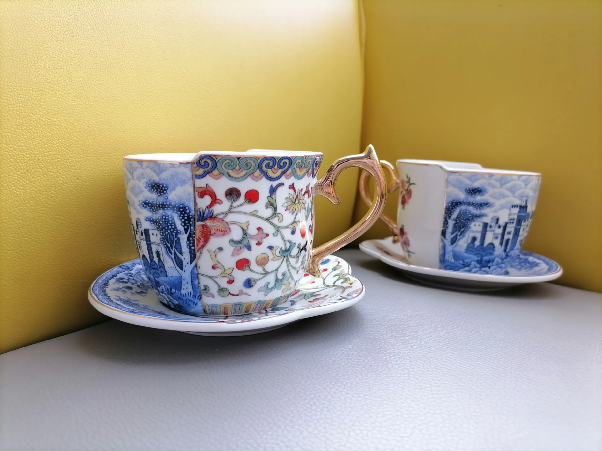 Set di tazze da caffè e piattini di lusso in stile britannico con Set di tazze da tè pomeridiano Cappuccino in ceramica dorata tazza leggera cina