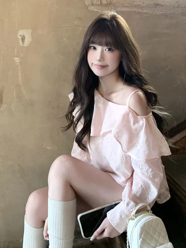 

Unique Beautiful Lace Trim Asymmetrical Shoulder Shirt Loose Stylish Design Sensation Youthful Attractive Spring Fashion Wome...