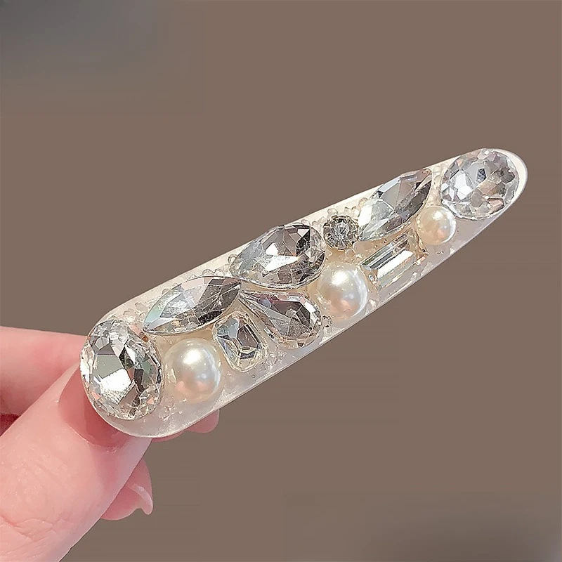 

Glamorous Silver Crystal Hair Clips Unique Luxurious Trendy Accessory Stylish Eye-Catching New Headwear For Casual Daily Outfits