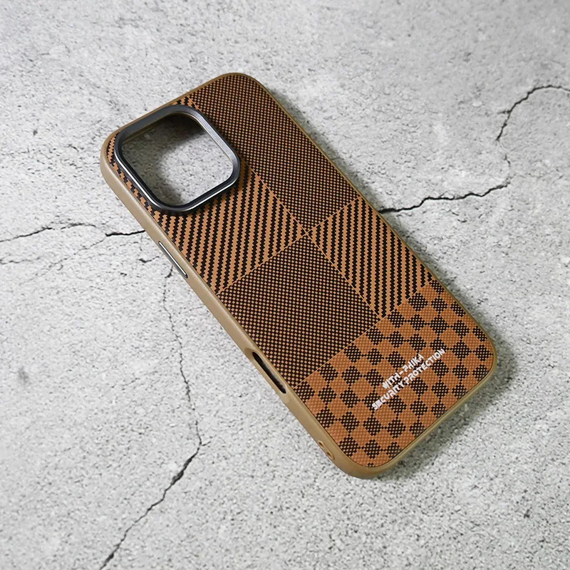 아이폰 16 프로맥스 메탈 렌즈 링 휴대폰 케이스 이미지