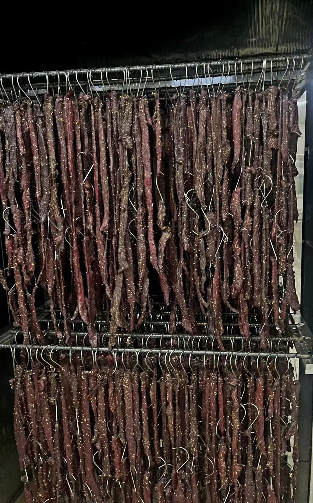 ماكينة تجفيف اللحوم بالهواء الساخن التجارية مزدوجة النوع البارد لحم الخنزير ولحم البقر المتشنج مضخة الحرارة آلة تجفيف اللحوم المعالجة للأغذية CE