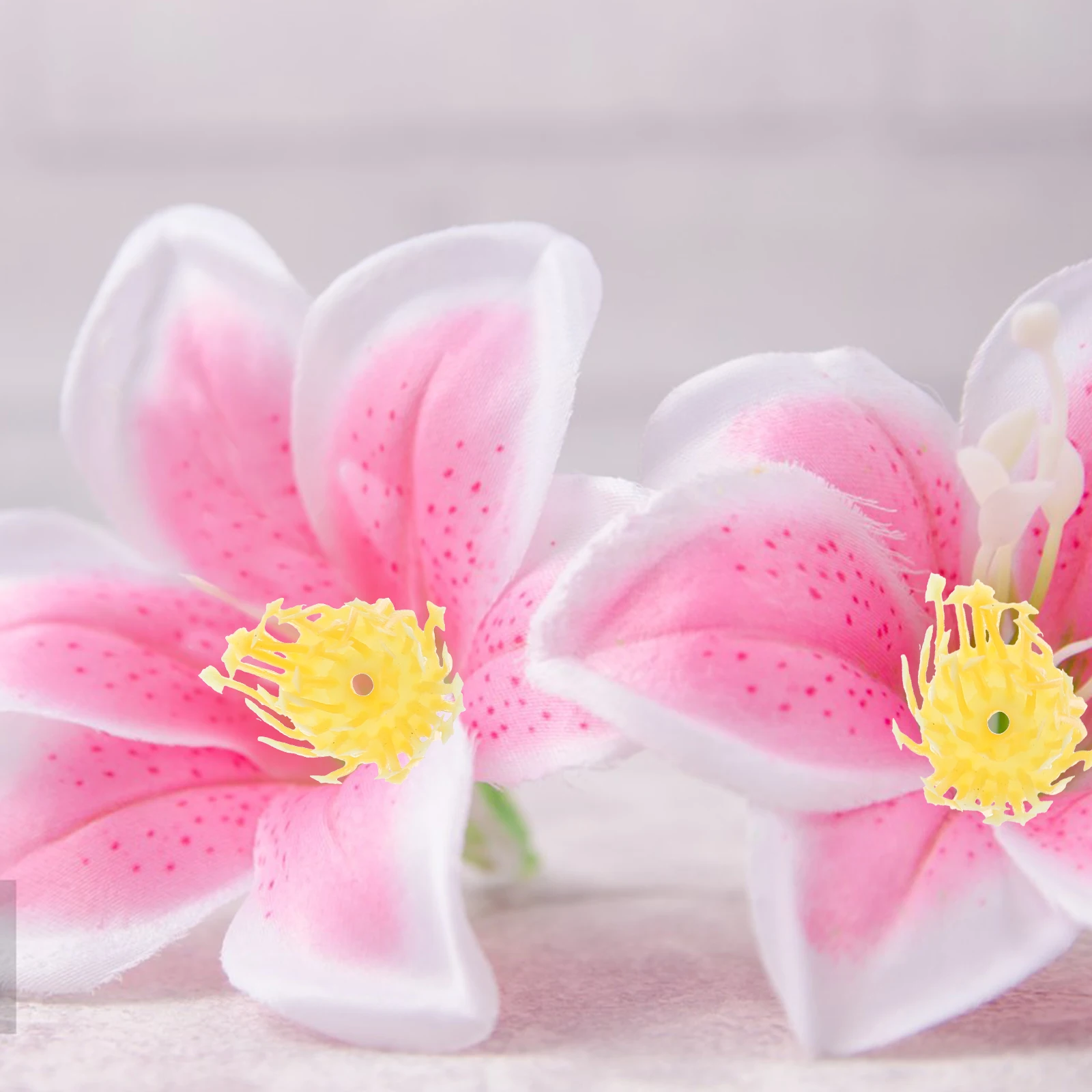 30 قطعة من الزهور المحاكاة للسبع البلاستيكية الواقعية DIY الزهور الاصطناعية لصنع البطاقات إكليل القصاصات باللون الأصفر