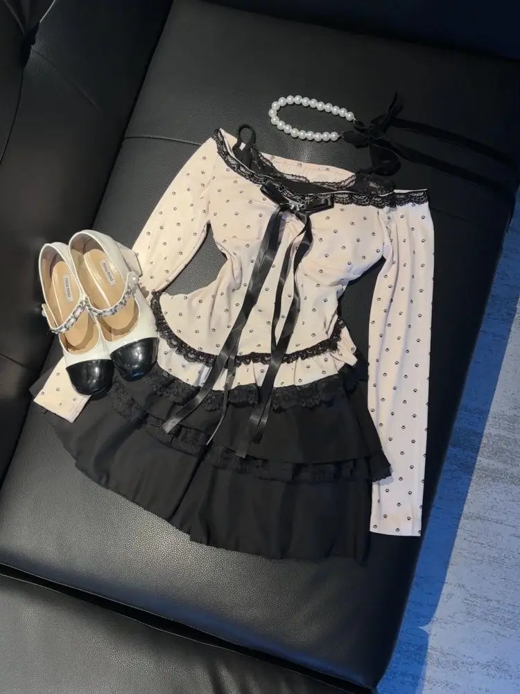 Süßes Y2K-Zweiteiler-Set im japanischen Stil für Damen mit Schleife und gepunktetem Oberteil + leicht dehnbarem Spitzenkleid, High-Street-Chic-Party-Set