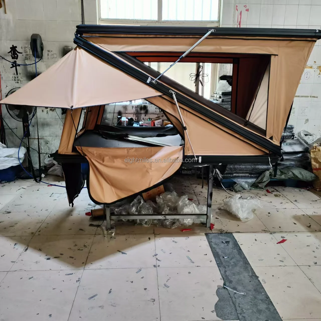 Custom Triangle Automatic Pop-up Big Space Hard Shell Waterproof Family Glamping Car Roof Rooftop Camping Outdoor Roof Top Tents