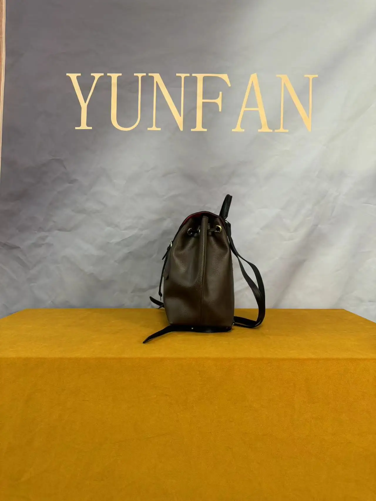 YUNFAN Brand Woman fashion large capacity canvas handbag high quality chain bag Large-capacity backpack