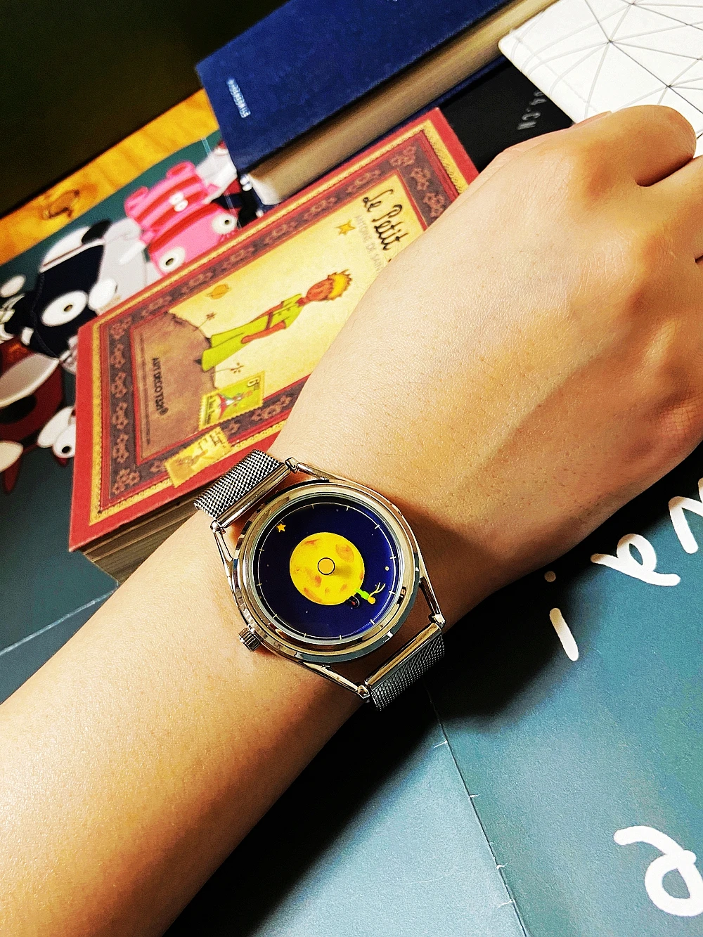 การออกแบบดั้งเดิมที่สร้างสรรค์นาฬิกาควอทซ์แบบยูนิเซ็กส์สายหนังกันน้ำนักออกแบบที่หรูหราระดับไฮเอนด์ของขวัญวันเกิดนาฬิกาผู้หญิงขนาด 36 มม