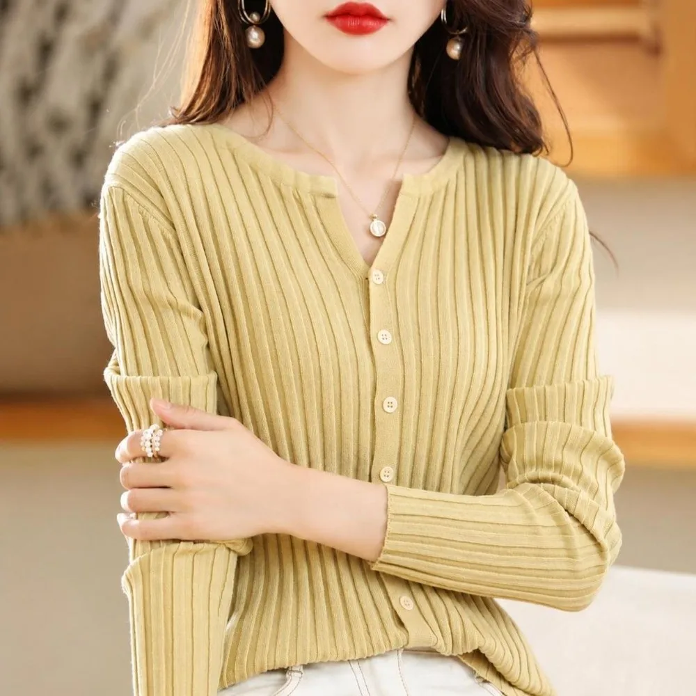 Chic Solid Color Knit Cardigan V-Neck Slim-Fit Design Women Sweater Long-Sleeved Knit Jacket