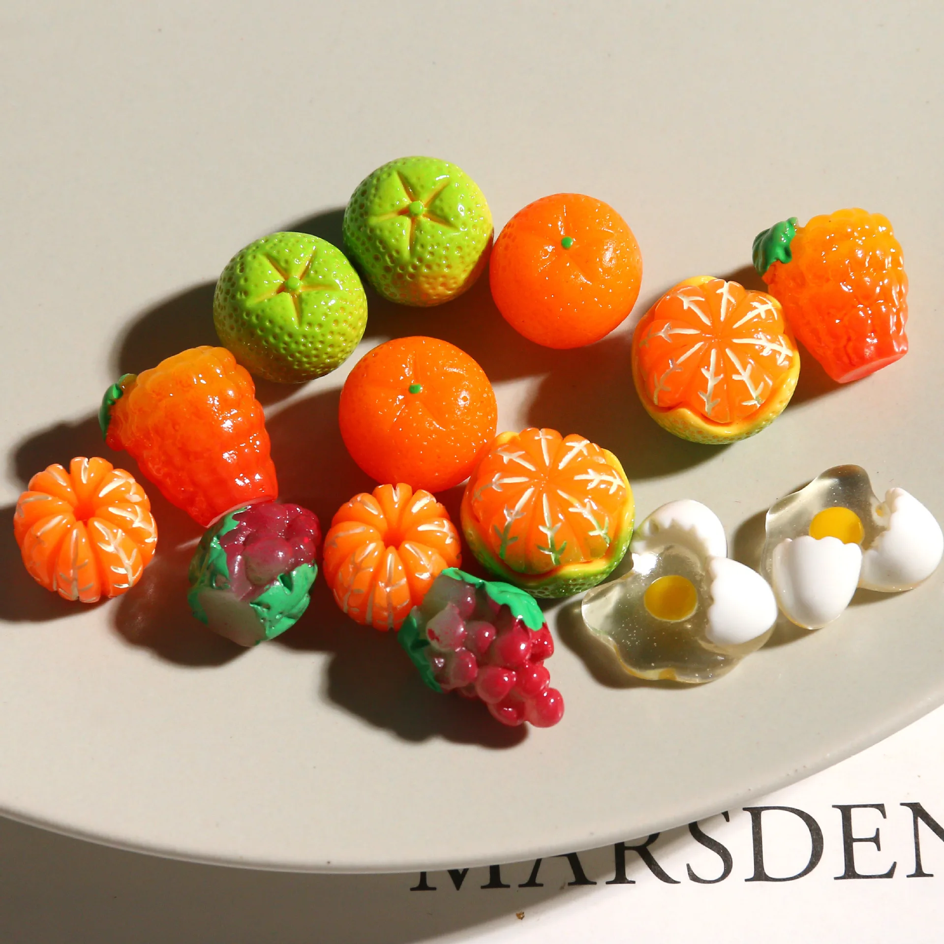 

Новейшие милые 3D фрукты, апельсин, виноград, клубника, яйцо, сделай сам, ювелирные изделия, кабошоны из смолы, материал, орнамент, бисер, 100 шт., 15*17 мм