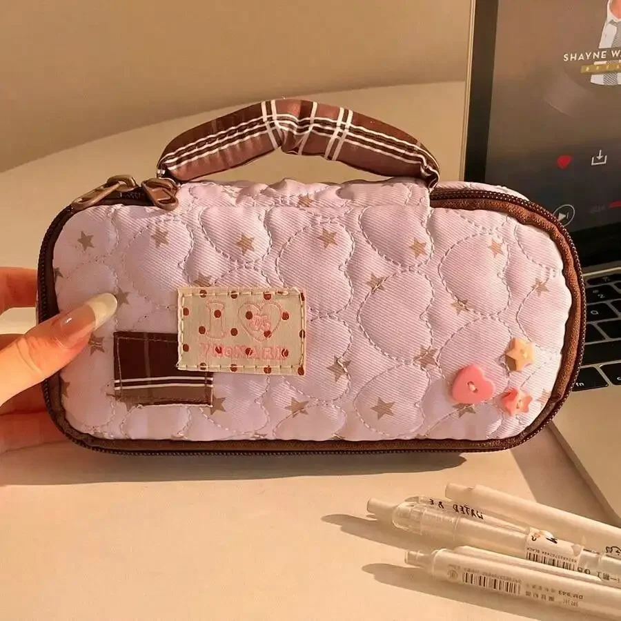 

This 1pc Pinecone Tribe Large Capacity Pencil Features Button Decoration And Zipper Closure, Making It Convenient To Carry.It Al