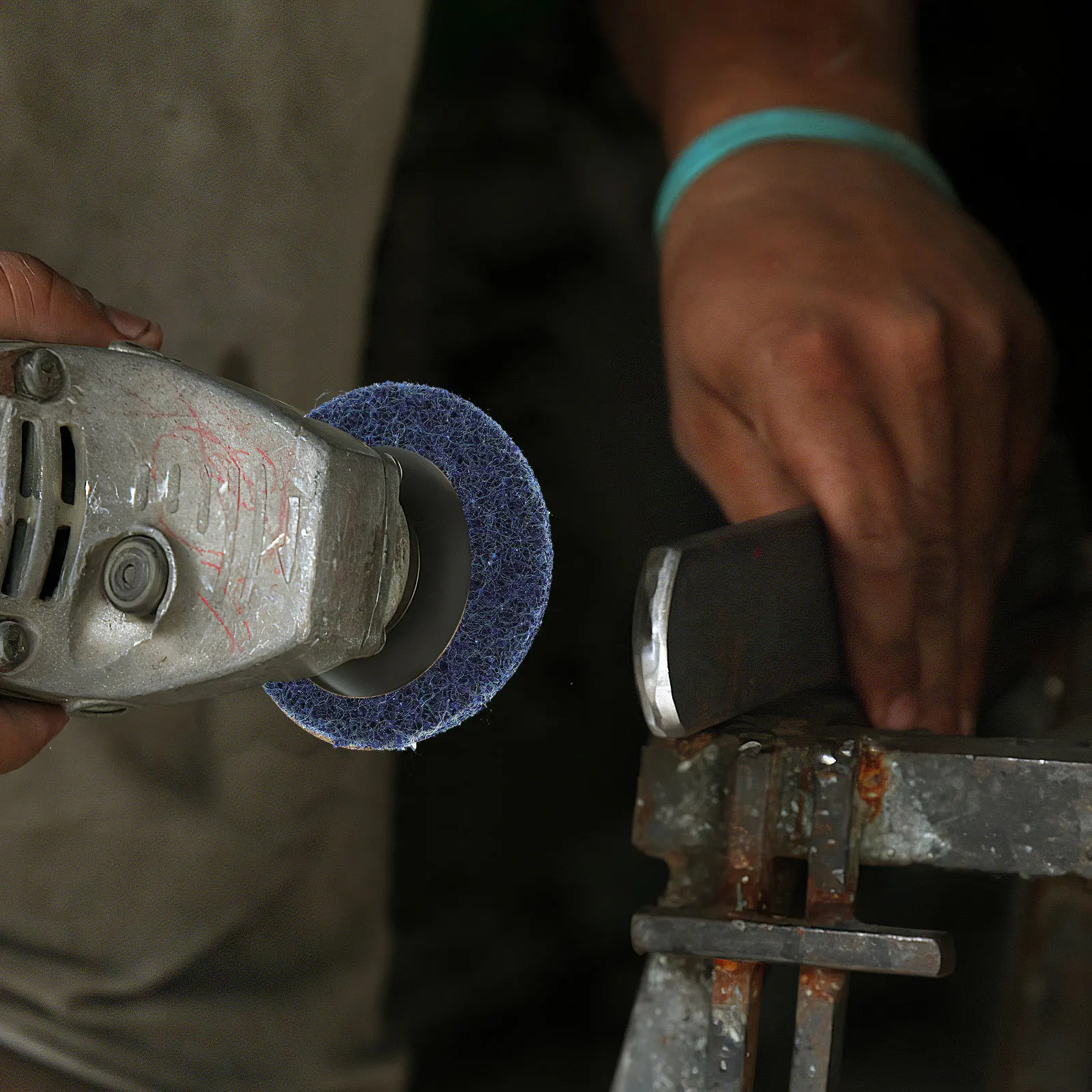 45 قطعة أقراص الطحن عجلات الرملي مرفقات زاوية متعددة الألوان للأسطح المعدنية أداة متجرد تلميع فعالة تدوم طويلاً #1