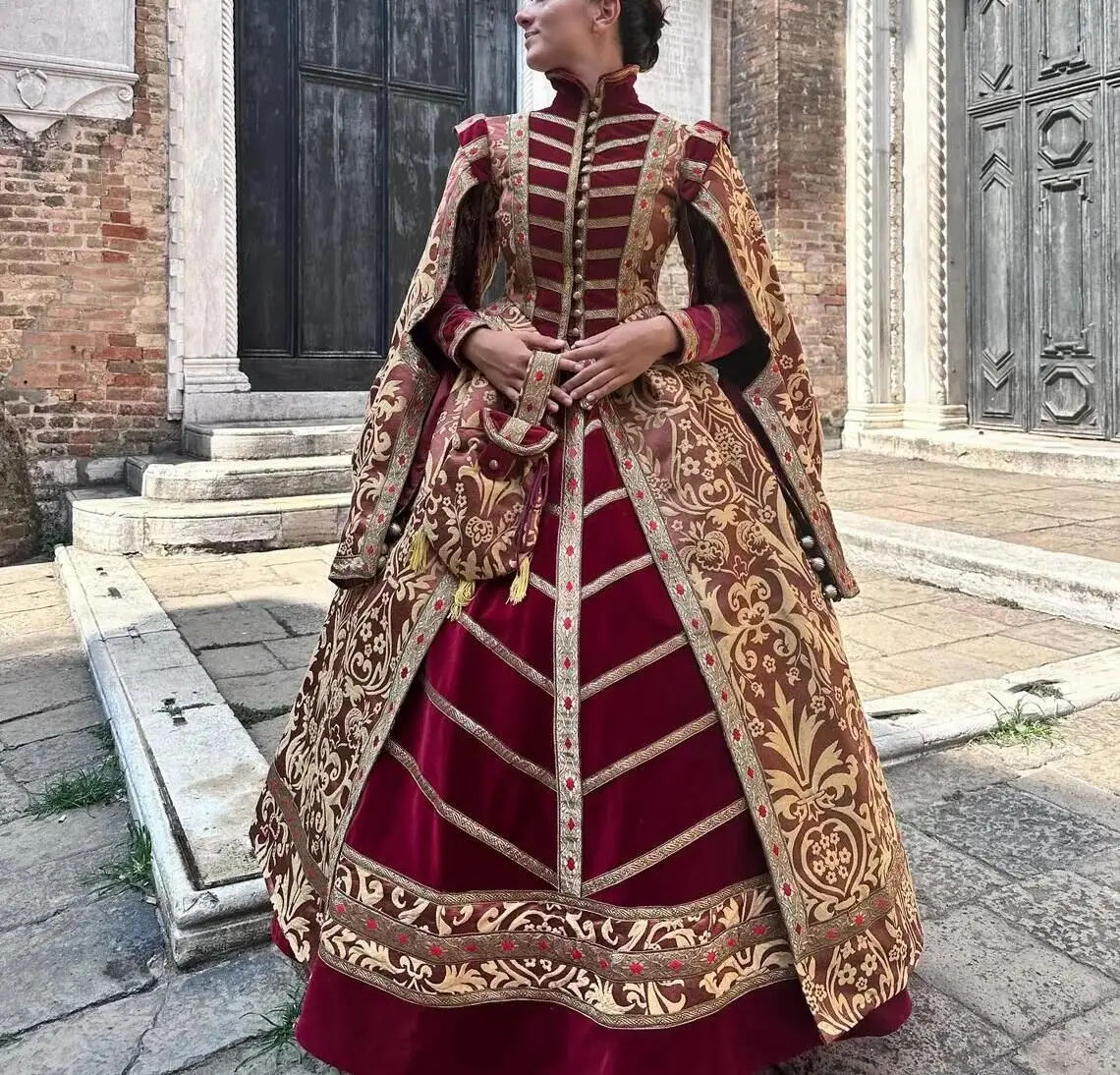 Damen Renaissance Historisches Tudor-Kleid, Kostüm, Königin, elisabethanisches rotes Samt-Ballkleid nach Maß