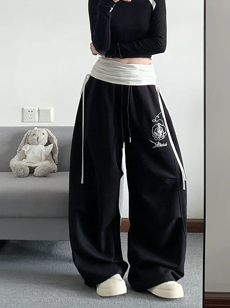 

Женские черные спортивные брюки в стиле хип-хоп с вышивкой корейской розы, имитация двухслойности, американский кэжуал, свободные джоггеры с высокой талией и широкими штанинами