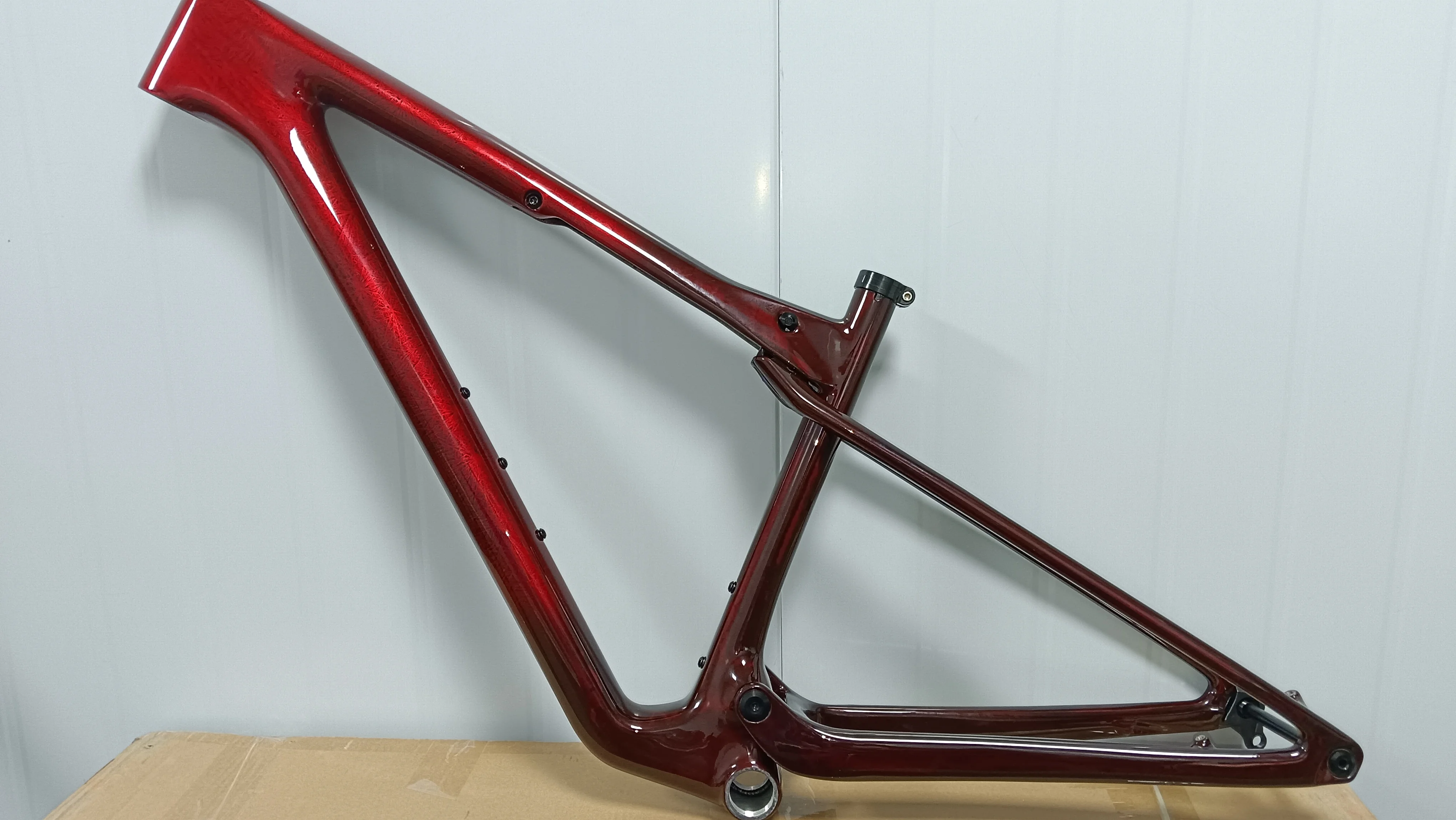 

Full T1100 Carbon Fiber Suspension MTB Bike Frame XC in Boost 148x12mm with UDH Hanger Seatpost 30.9mm Internal Cable Lines