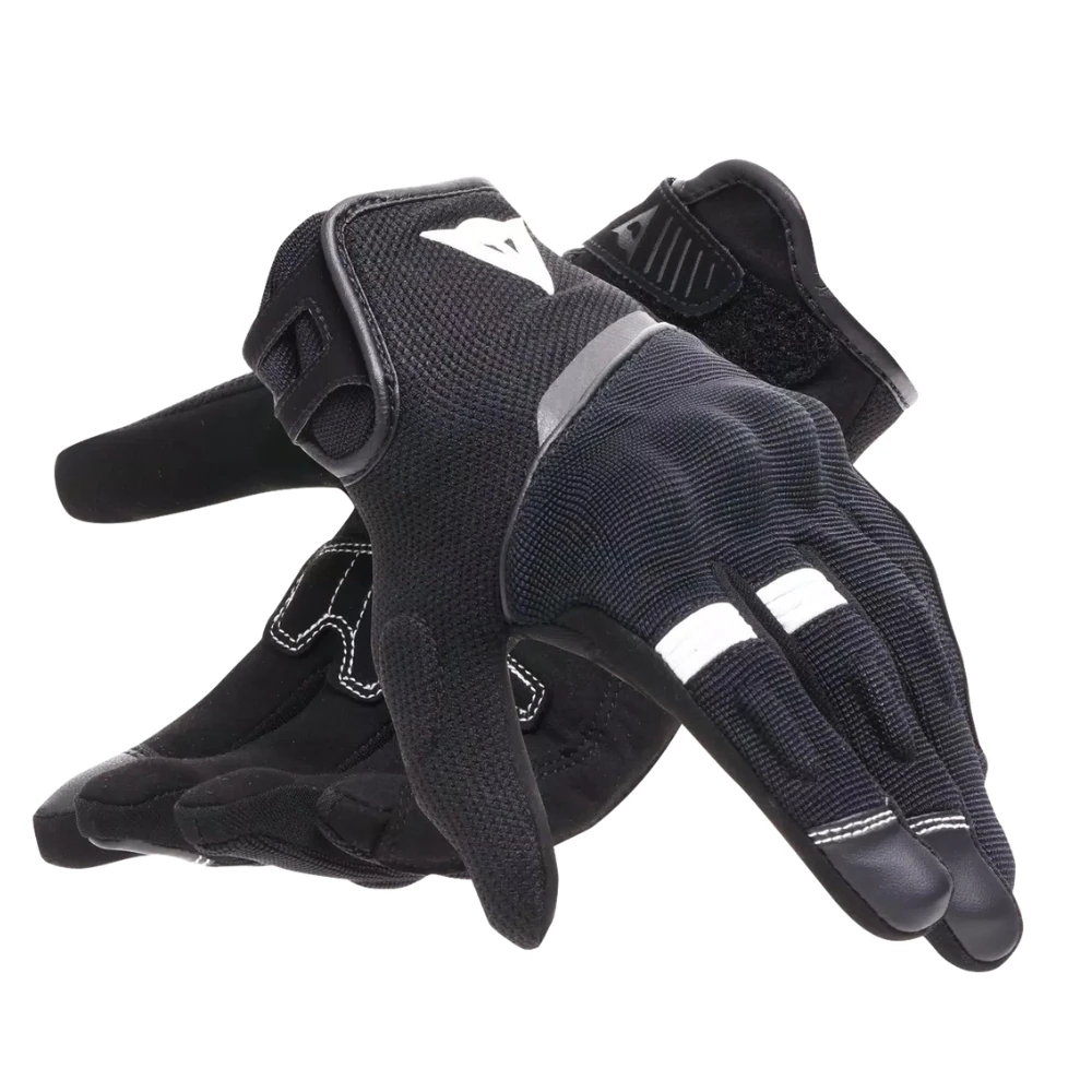 Dainese Metrax Air Wmn Handschuhe. Damen-Motorradhandschuhe mit belüftetem, leichtem, aber strapazierfähigem Stoff und weichen, komfortablen Schutzelementen. Viskoelastische Knöchelstützen mit Comf-Tek. Intelligente Touch-Technologie am Zeigefinger