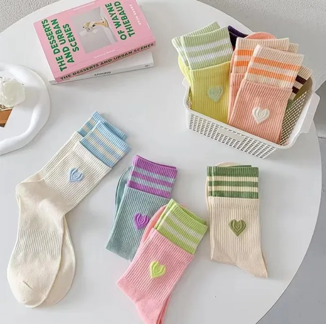 Lovely Japanese Harajuku Striped Cotton Gift Calcetines Mujer Heart Embroidery, Cute Girls Ankle Socks With Daily Holiday