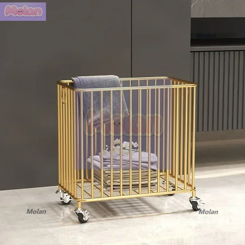 

Элегантная скандинавская корзина для белья: роскошное хранилище для грязной одежды, золотой железный органайзер на колесах, компактный дизайн