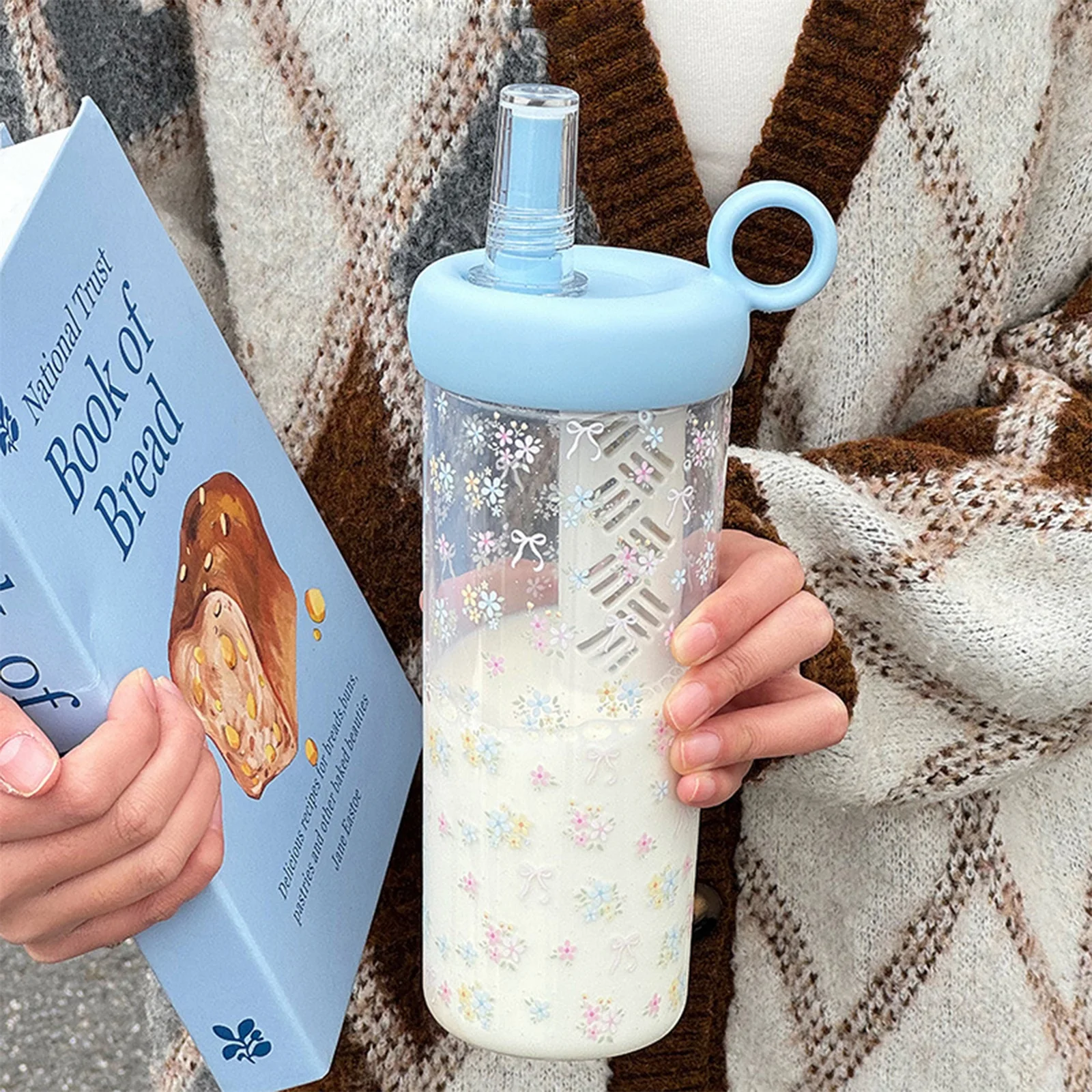 

Large Water Bottle with Straw and Infuser Stylish Bow Floral Pattern Portable Water Bottle for Women