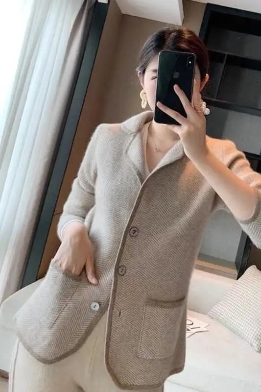 UNXX Autumn/winter New Suit-style Coat: Women\'s Solid Color Lapel Herringbone Knit Sweater, Loose Slimming Cardigan High Quality