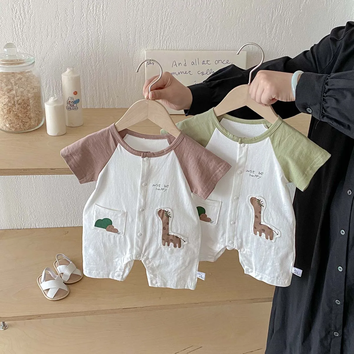 Mono fino de manga corta con dibujos animados bonitos para bebé de verano, mono de manga corta de verano para bebé masculino y femenino, muy adecuado para salir