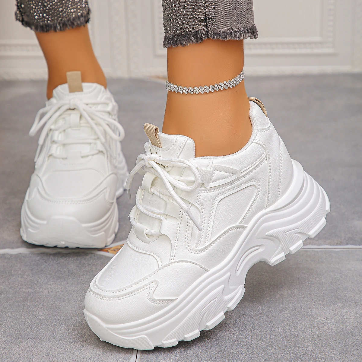 

Черно-белые женские кроссовки на массивной платформе, осень 202, туфли для папы на толстой подошве, женские кроссовки из искусственной кожи, увеличивающие рост 42