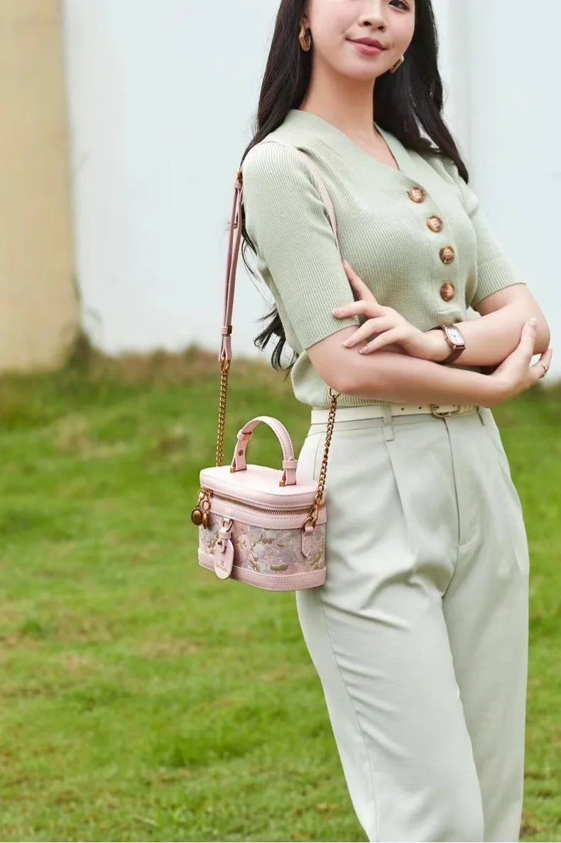 Trendy and Stylish Chinese Style Embroidered Box Handbag with High-quality Fashionable and Versatile Women's Shoulder Bag