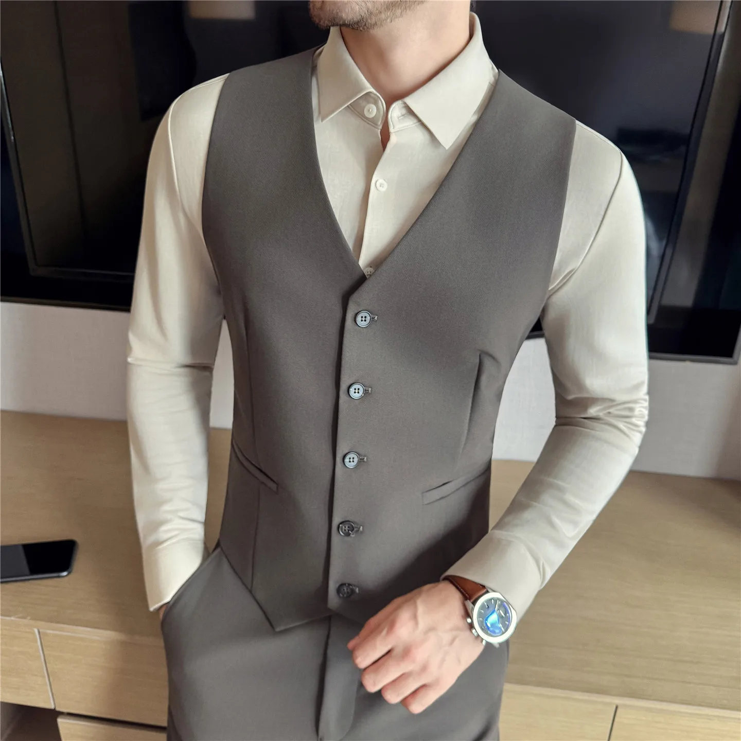 

High Quality Men's Suit Vests Solid Color Single Breasted V-Neck Smart Casual Slim Fit Fashion Suit Waistcoat Men Wedding Vest