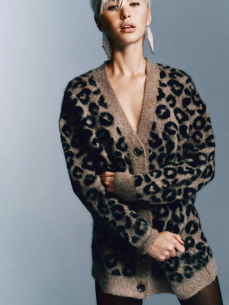 

Осенне-зимний вязаный свитер с v-образным вырезом и длинными рукавами в европейском и американском стиле с леопардовым принтом