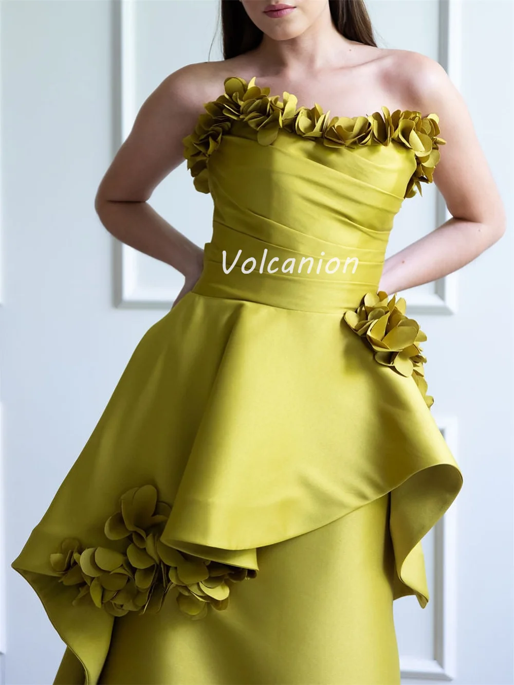 ที่กําหนดเองคุณภาพสูงประณีต Charmeuse Handmade ดอกไม้จีบ A-Line ชุดราตรียาว Bespoke โอกาสอย่างเป็นทางการ