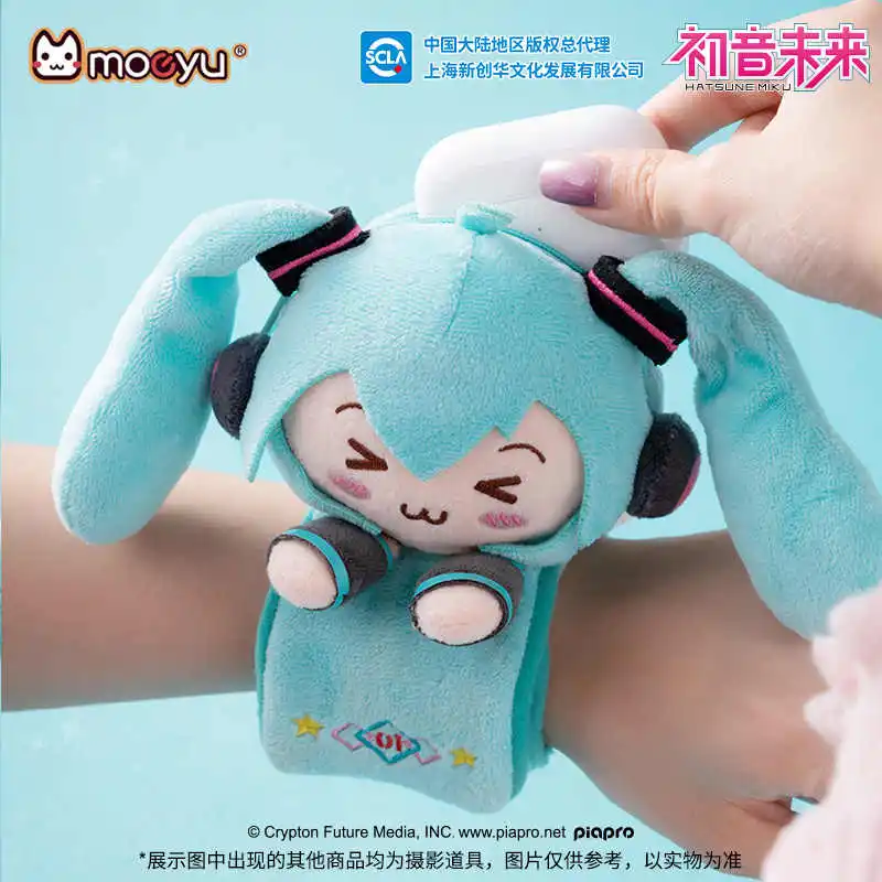 Hatsune miku mini carteira de armazenamento pulseira de pelúcia série olho estrabido saco de fone de ouvido bluetooth miku anime brinquedo de pelúcia periférico