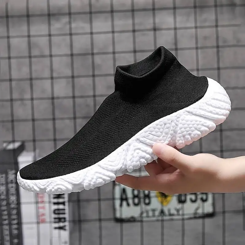 Sepatu Sneakers Pria 2023 Kasual Musim Panas Olahraga Bernapas Nyaman untuk Lari Anti Selip Elastis