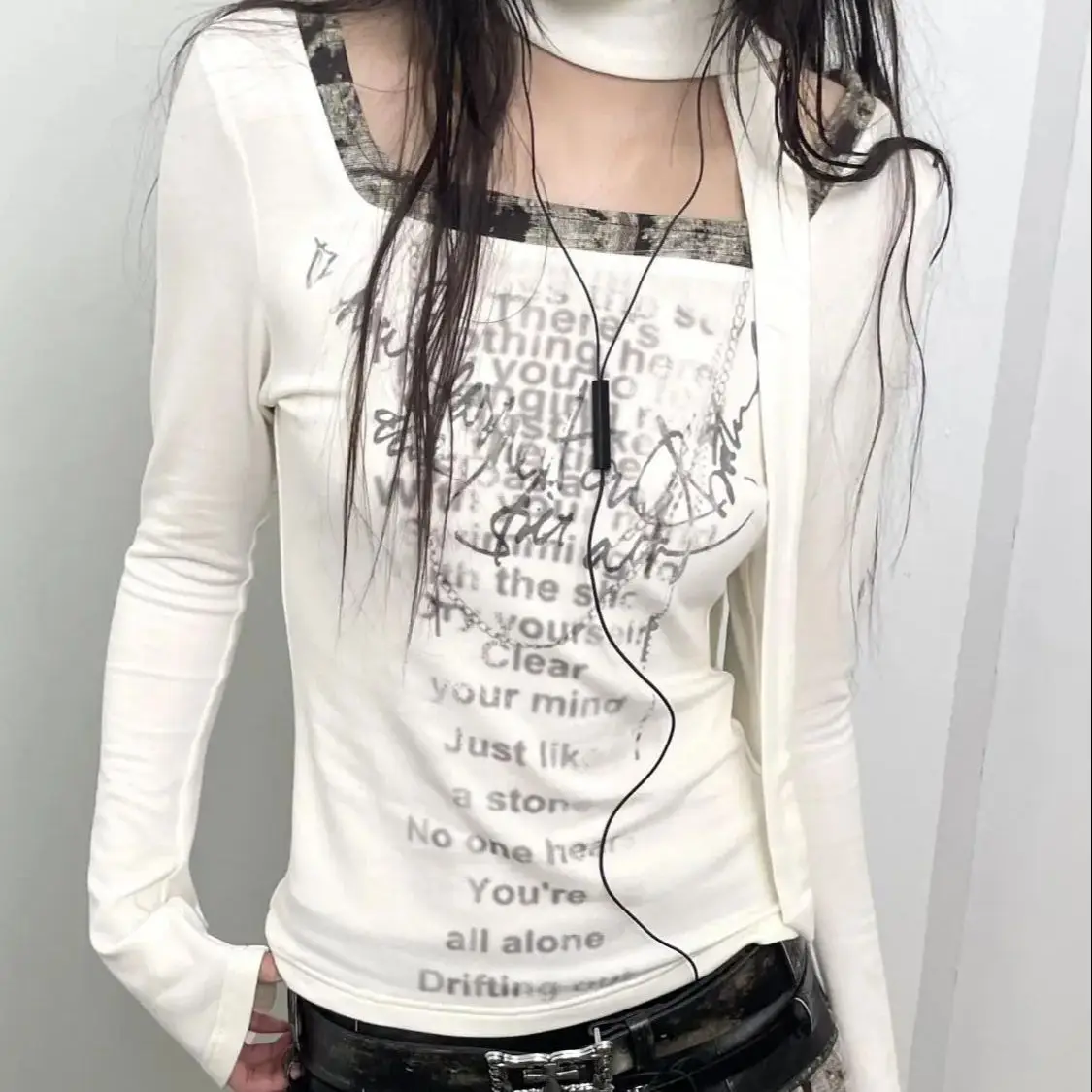 

Graffiti Gothic Style T-Shirt Square Neck Bottoming Shirt Women Top Long Sleeve Slim Fit Autumn 2024 New Style