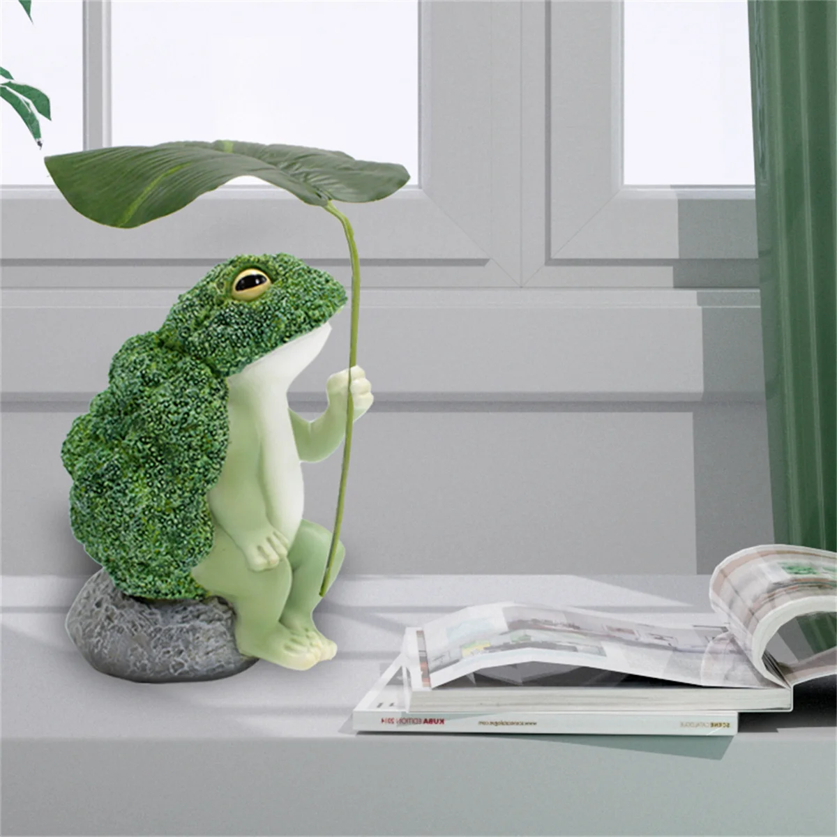 A sitting frog resin ornament, suitable for garden scene arrangement of animal ornaments, home decoration ornaments, green veget