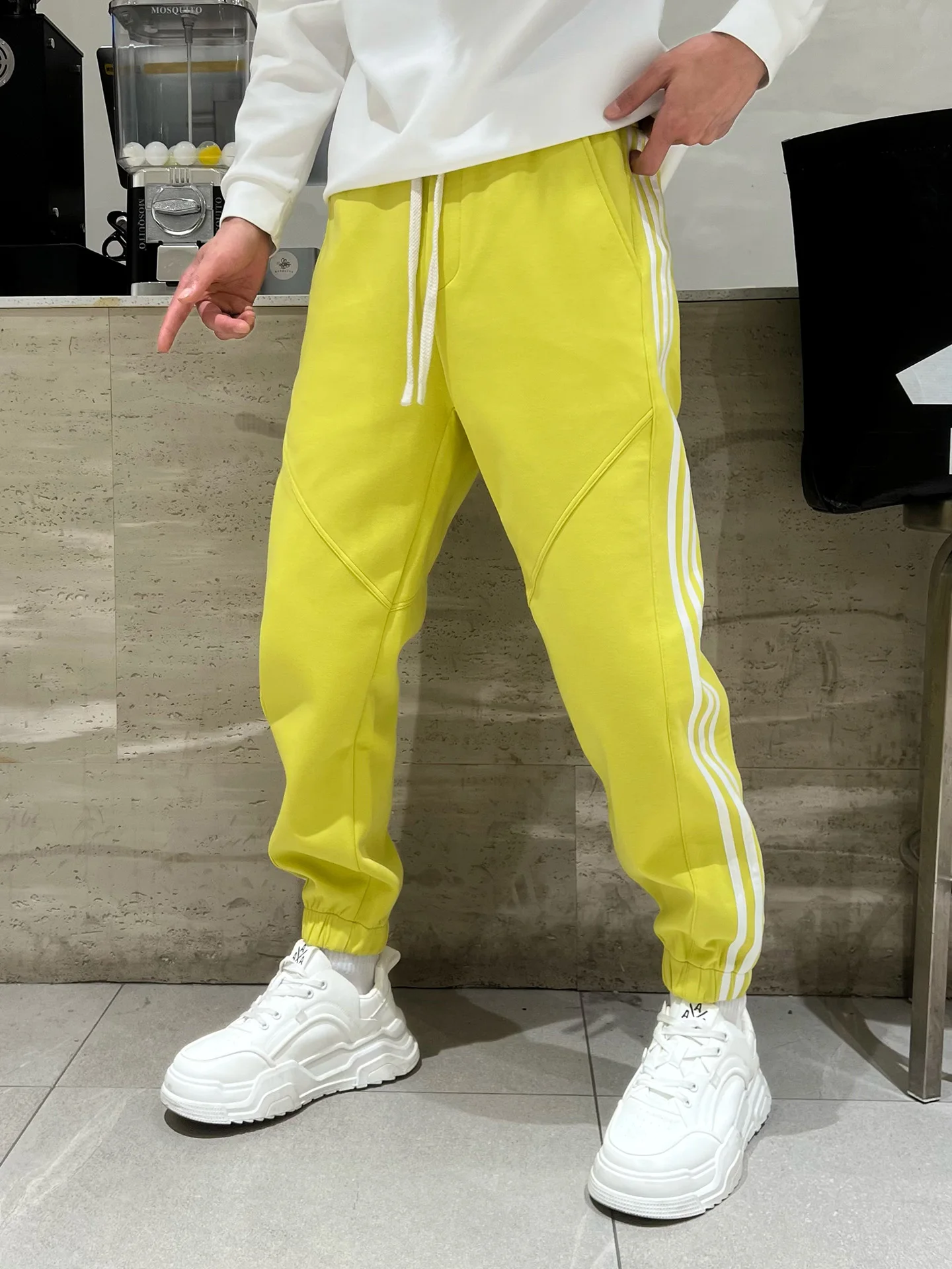 

Мужские спортивные брюки премиум-класса: новая зимняя коллекция, модные, в полоску, с манжетами, эластичные, свободные, повседневные, универсальные, молодежный тренд