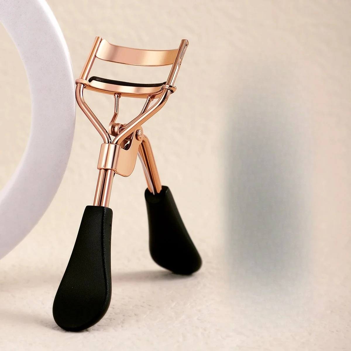 Portable Eyelash Curler with 15 Silicone Pads and Stainless Steel Eyelash Curler, Used for Eyelash Extension and Curling Tools
