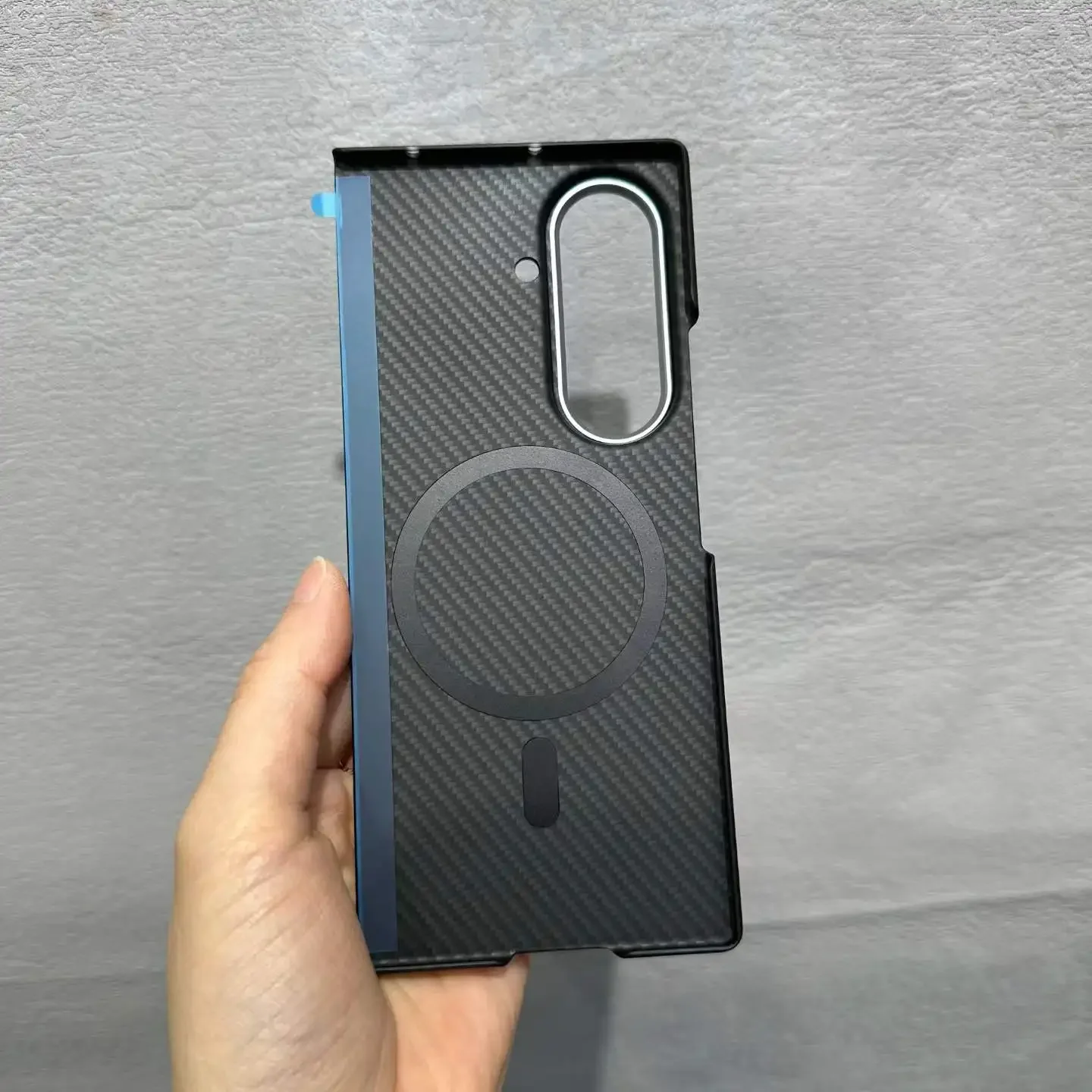 Wysokiej jakości etui magnetyczne z włókna węglowego 600D do Samsung Galaxy Z Fold 8 Ultra 7 6 5, z obsługą ładowania bezprzewodowego i ochroną. — zdjęcie produktu 6