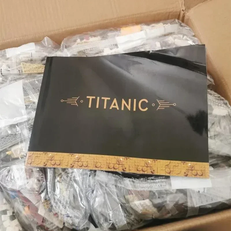 NEW 9090pcs Titanic Large Cruise Boat Ship Steamship Compatible 10294 Bricks Building Blocks KIDS Toys Christmas Gifts in Stock