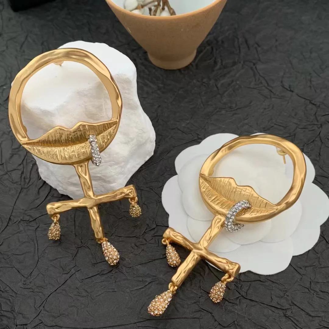 

Модные броши-серьги в форме птичьего рта для женщин и девушек, аксессуар для подарка, ювелирное изделие с эффектным дизайном