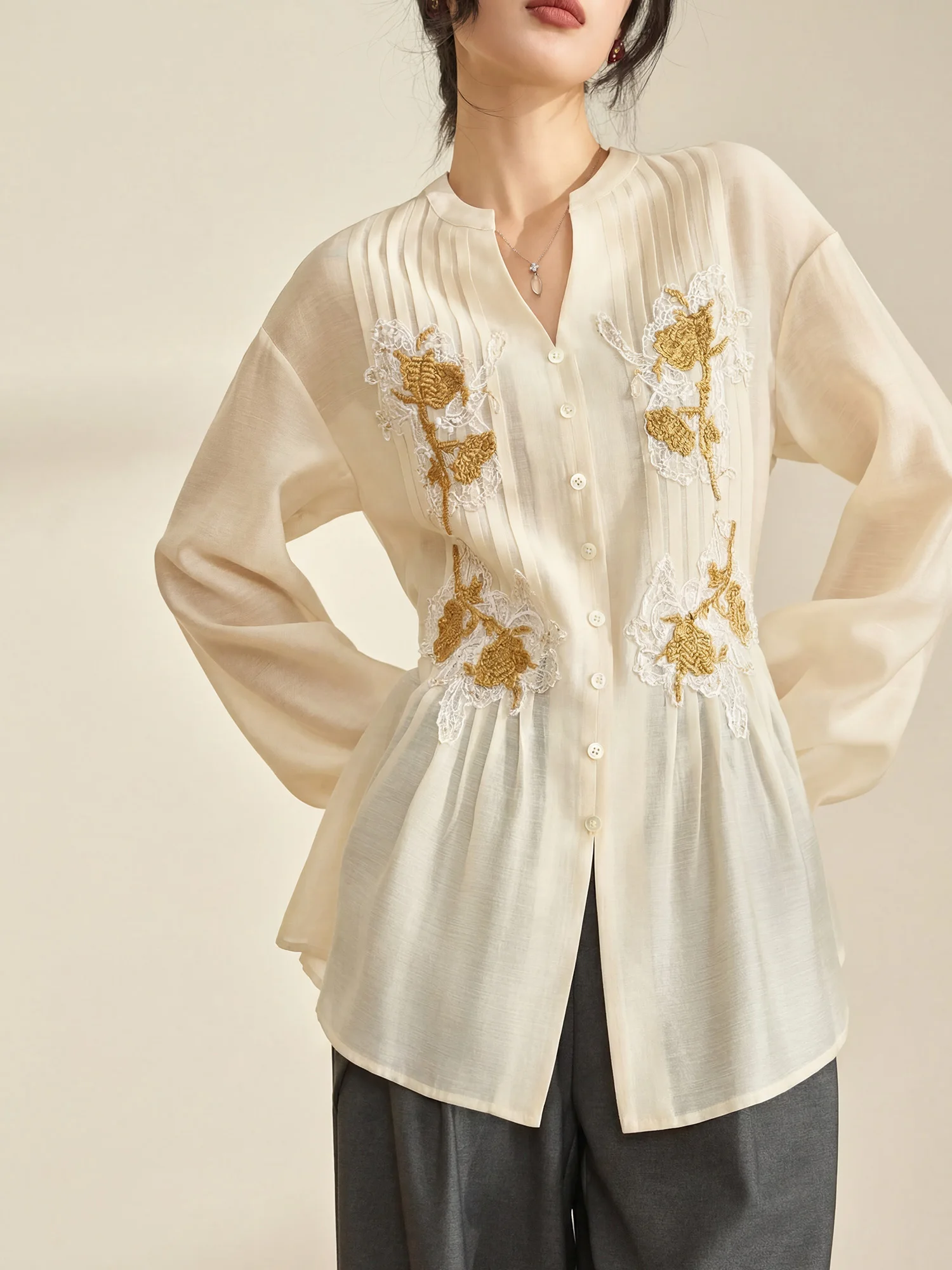 

Flowing Era Commute Style Long Sleeve V-Neck Embroidered Pleated Waist-Cinching Shirt Women's Spring Fashion White Top