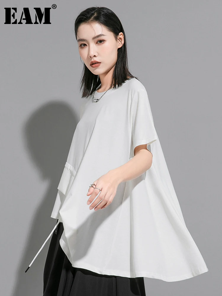 [EAM] Женская белая футболка большого размера с нерегулярным шнурком, новая модная футболка с круглым вырезом и коротким рукавом, весна-лето 2025 1DE8924